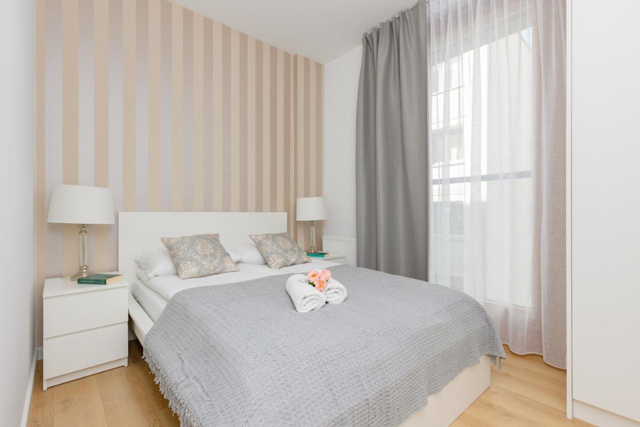 Warszawa Srodmiescie Bonifraterska Apartments By Noclegi Renters Dış mekan fotoğraf
