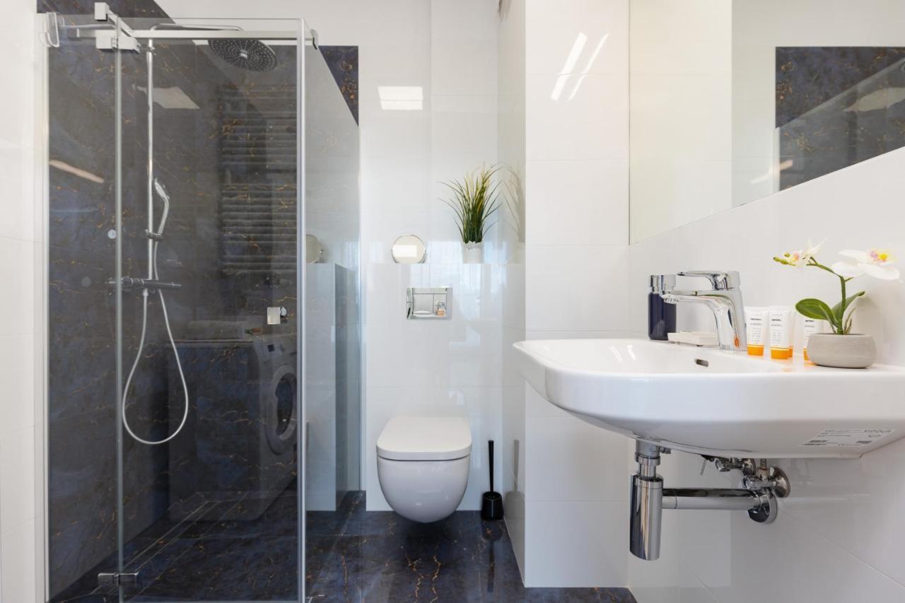 Warszawa Srodmiescie Bonifraterska Apartments By Noclegi Renters Dış mekan fotoğraf
