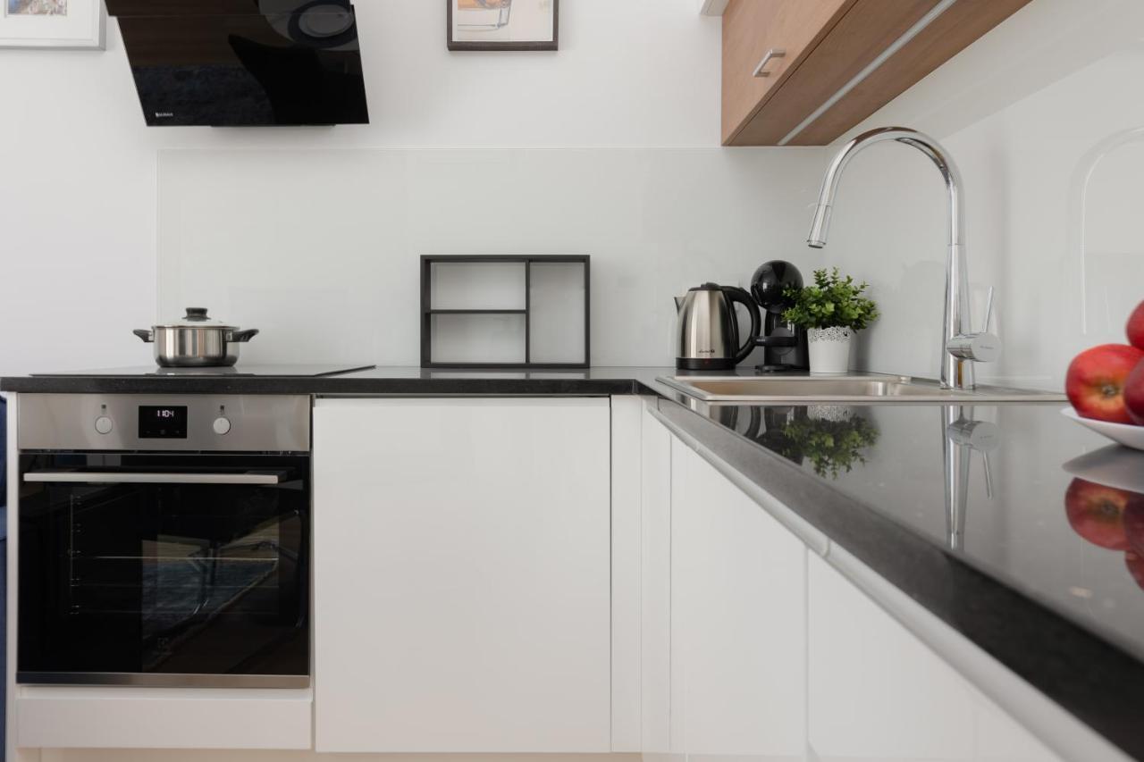 Warszawa Srodmiescie Bonifraterska Apartments By Noclegi Renters Dış mekan fotoğraf